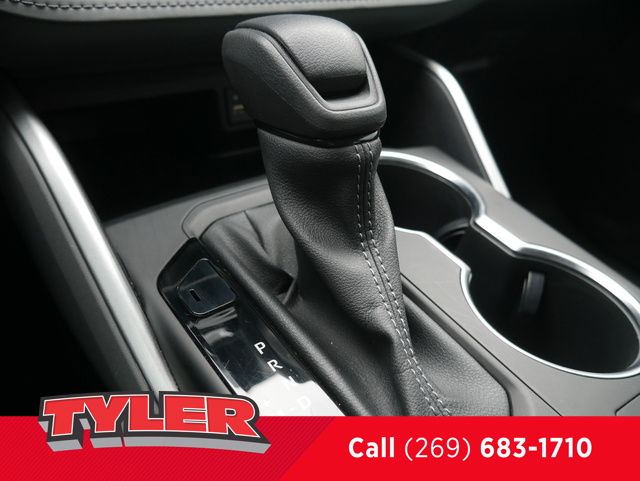 Vehicle image 33 of 50
