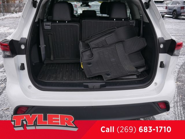 Vehicle image 16 of 50