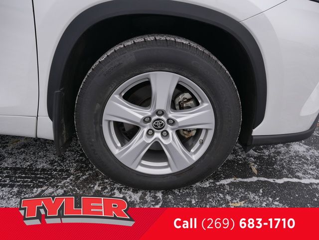 Vehicle image 42 of 50