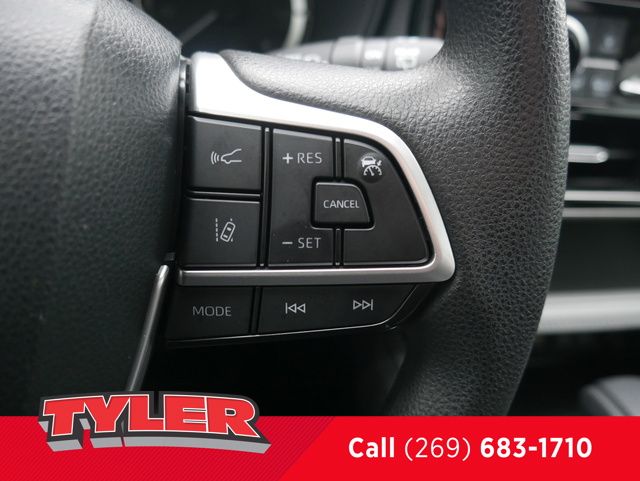 Vehicle image 25 of 50