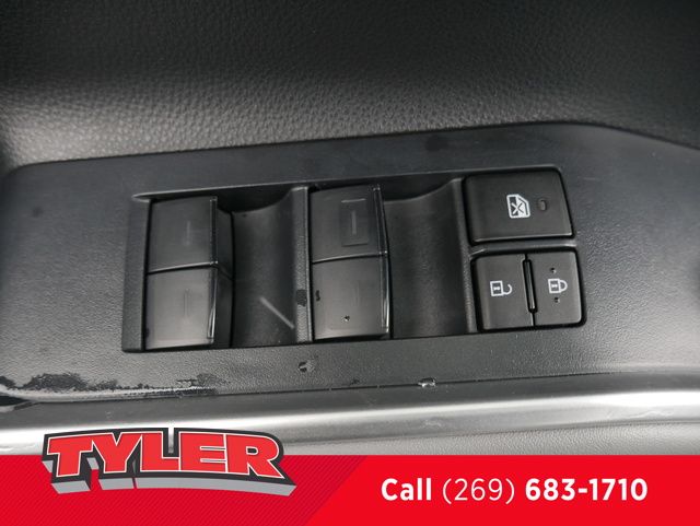 Vehicle image 20 of 50