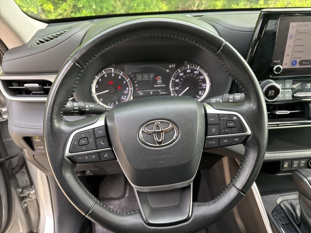 Vehicle image 9 of 14