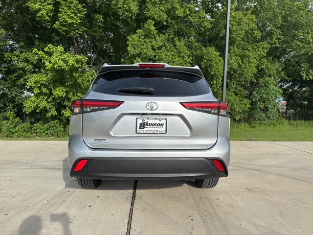 Vehicle image 5 of 14