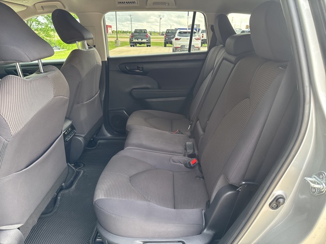 Vehicle image 12 of 14