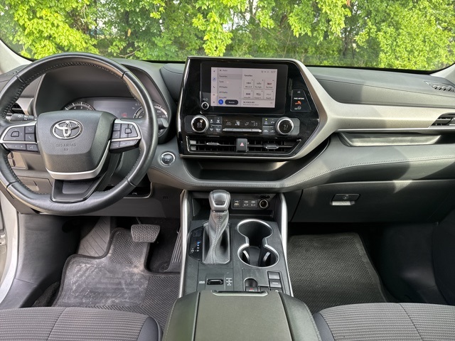 Vehicle image 10 of 14