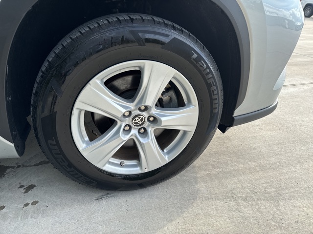 Vehicle image 7 of 14