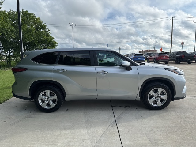 Vehicle image 4 of 14