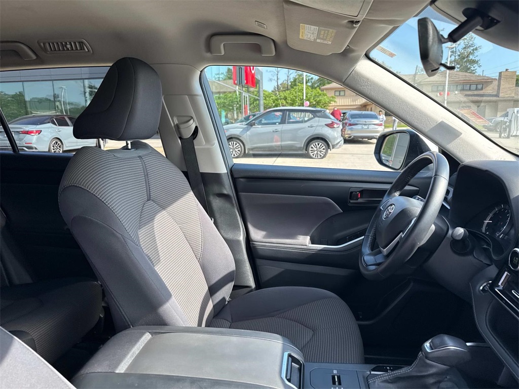 Vehicle image 10 of 27