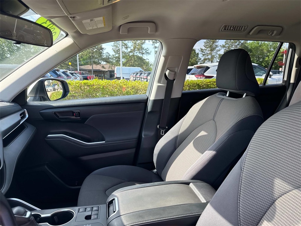 Vehicle image 15 of 27
