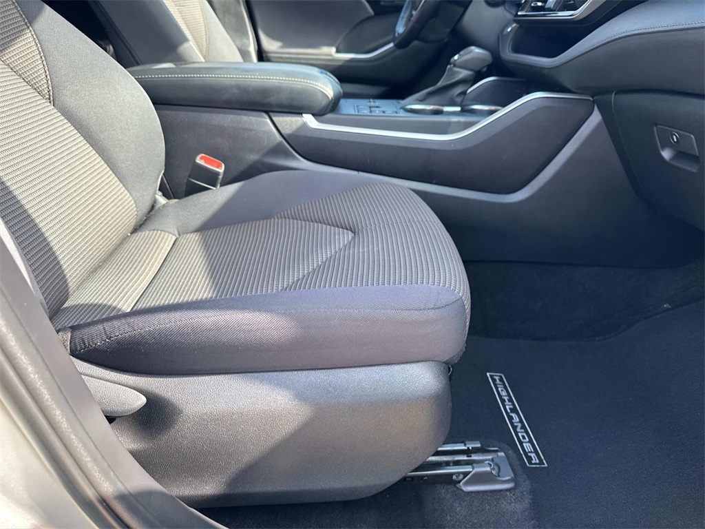 Vehicle image 11 of 27