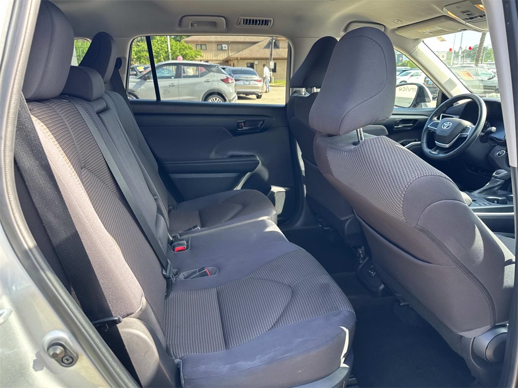 Vehicle image 9 of 27