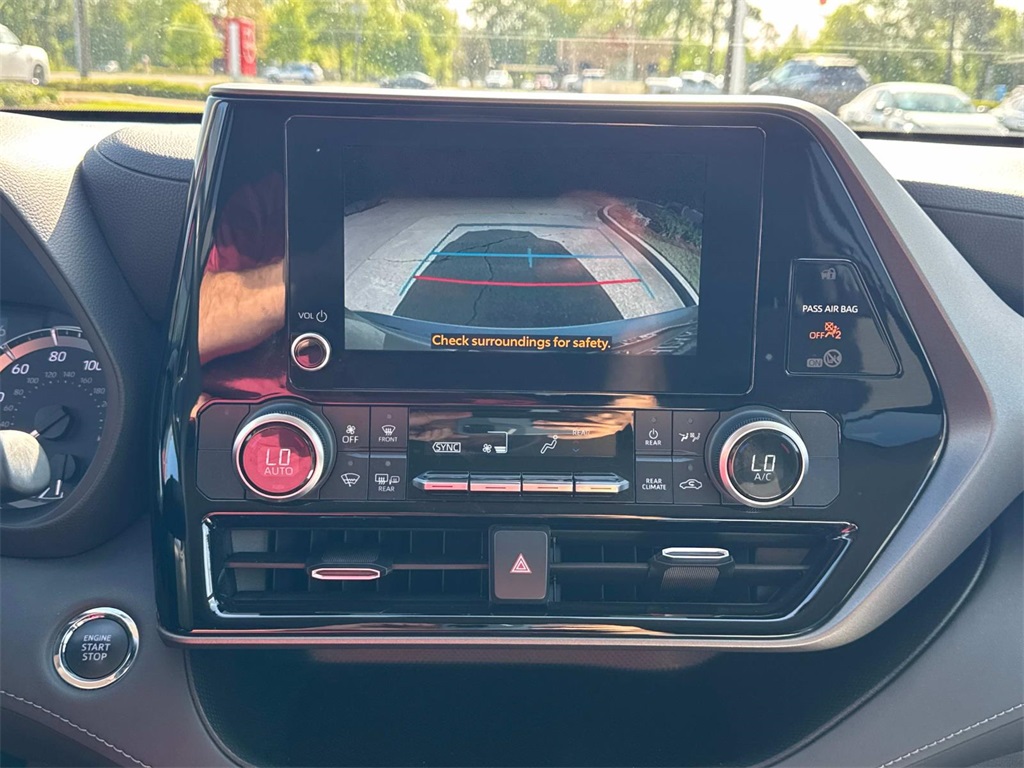 Vehicle image 25 of 27