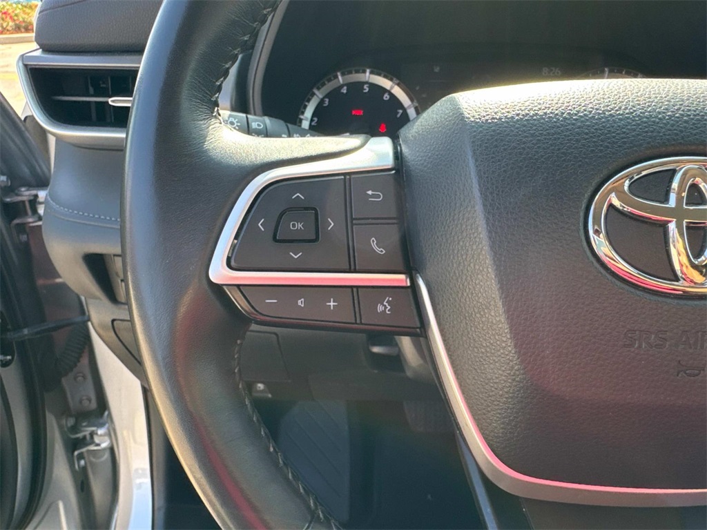 Vehicle image 22 of 27