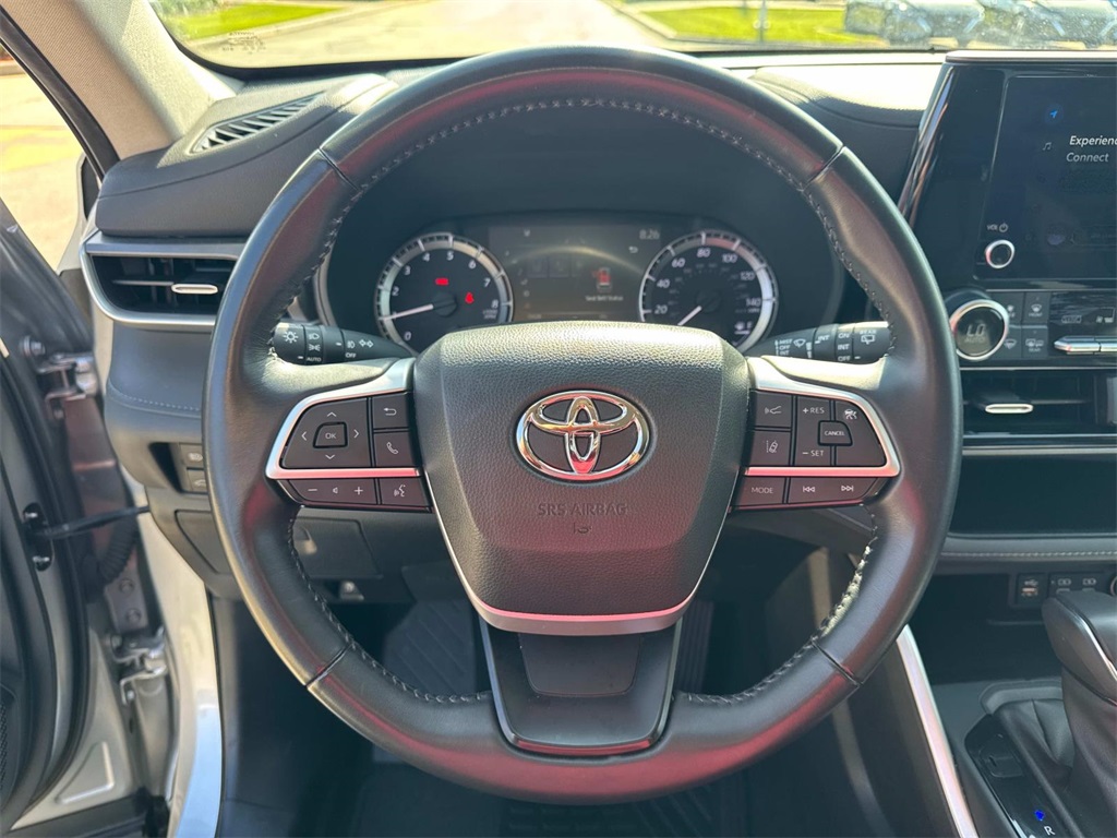 Vehicle image 21 of 27