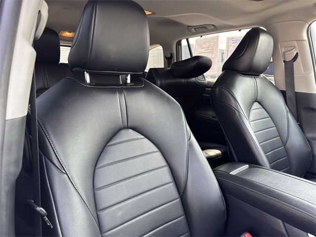Vehicle image 25 of 29