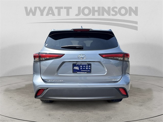 Vehicle image 6 of 29