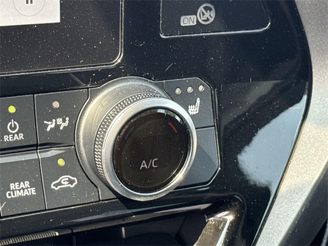 Vehicle image 22 of 29