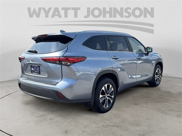 Vehicle image 5 of 29