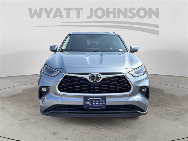 Vehicle image 2 of 29