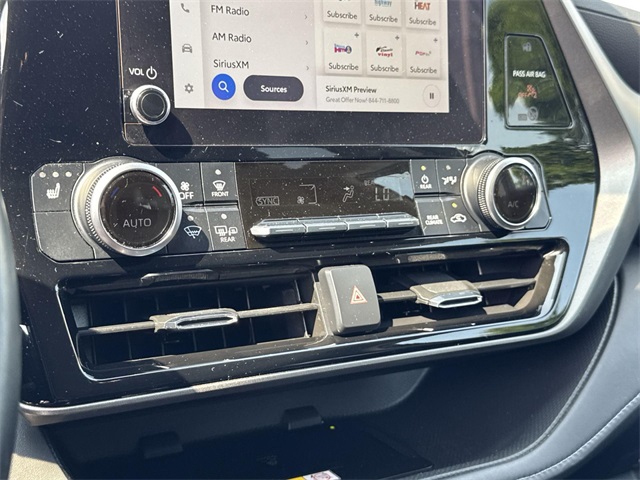 Vehicle image 21 of 29