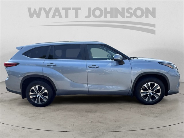 Vehicle image 4 of 29