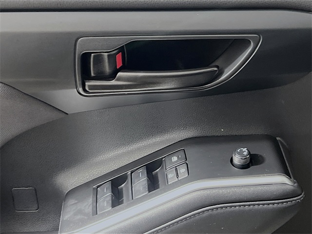 Vehicle image 14 of 33