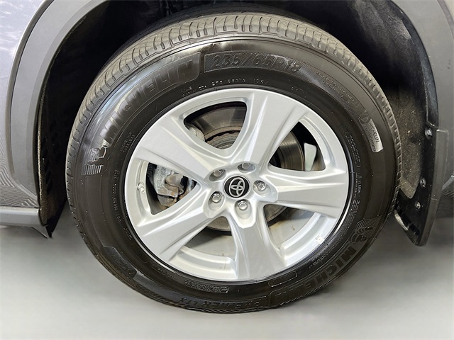 Vehicle image 11 of 33