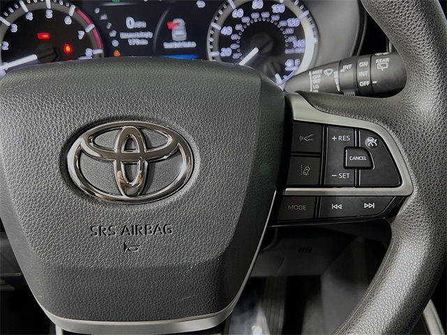 Vehicle image 17 of 33