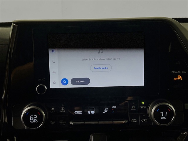 Vehicle image 24 of 33