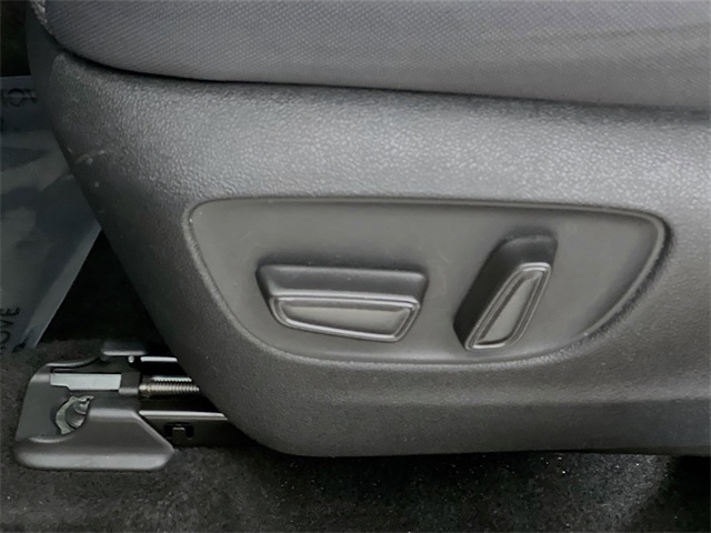 Vehicle image 13 of 33