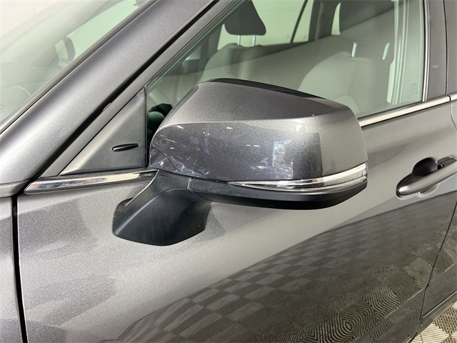 Vehicle image 10 of 33