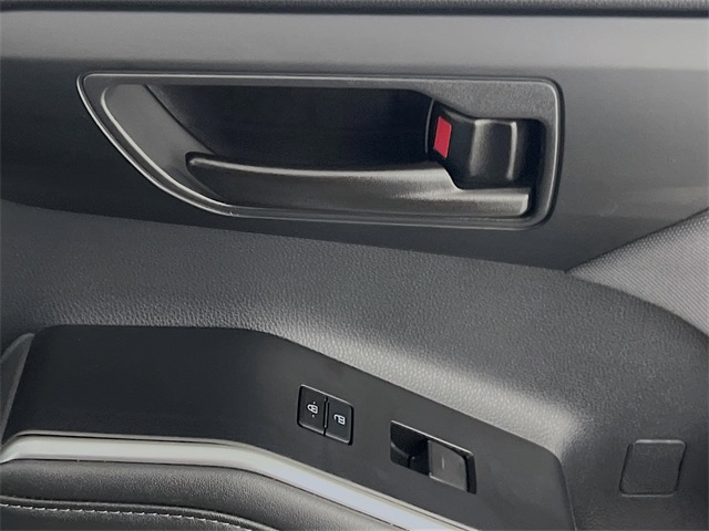 Vehicle image 29 of 33