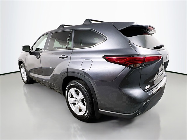 Vehicle image 7 of 33
