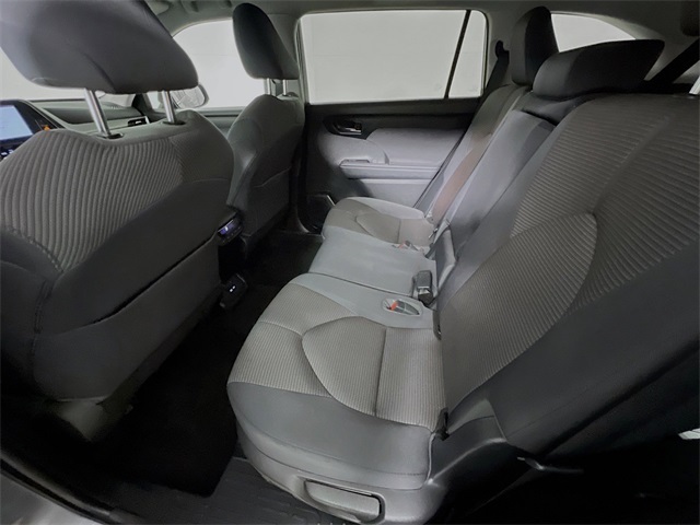 Vehicle image 26 of 33