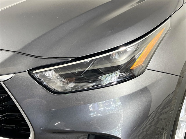 Vehicle image 9 of 33