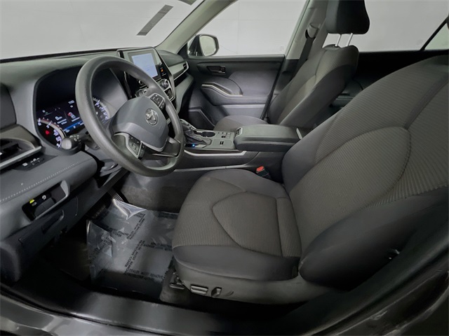 Vehicle image 12 of 33