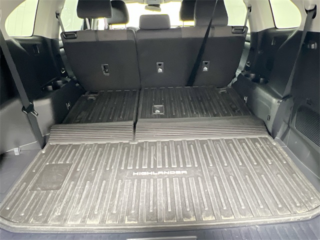 Vehicle image 31 of 33