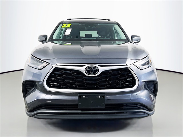 Vehicle image 2 of 33