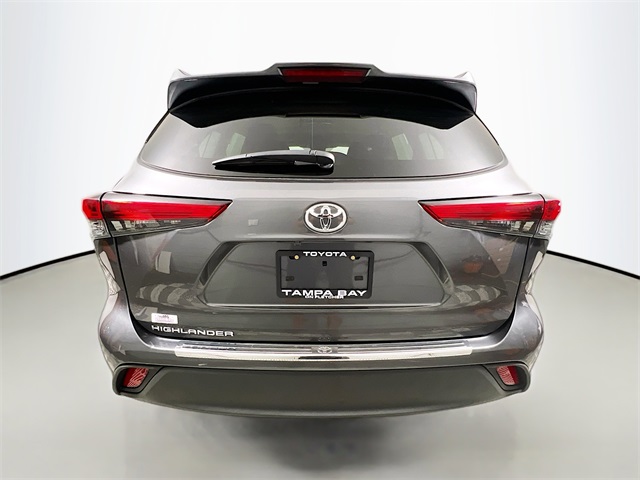 Vehicle image 6 of 33