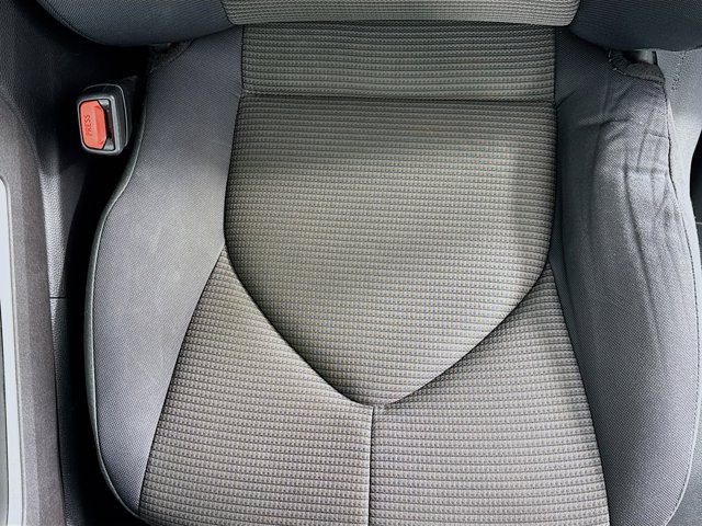 Vehicle image 17 of 32