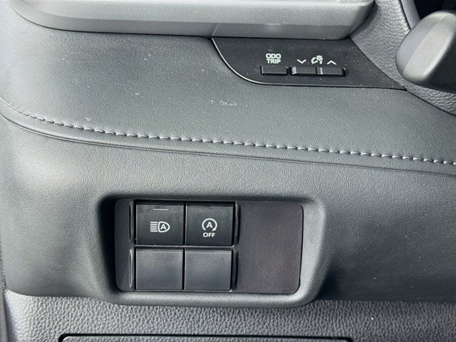 Vehicle image 28 of 32