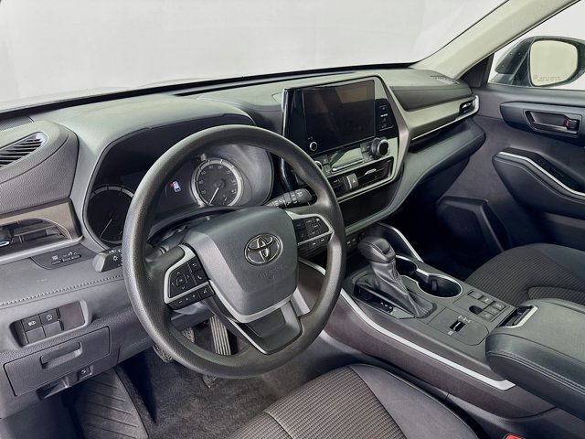 Vehicle image 19 of 32