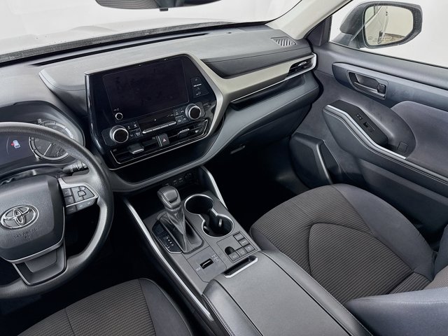 Vehicle image 22 of 32