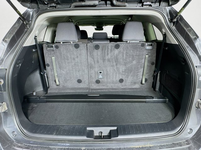 Vehicle image 11 of 32