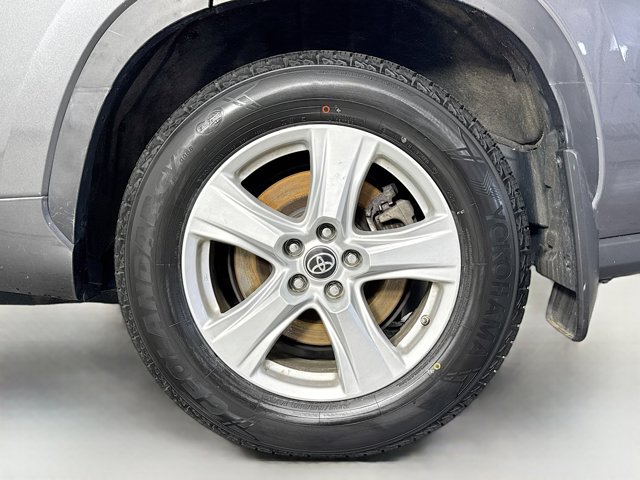 Vehicle image 10 of 32