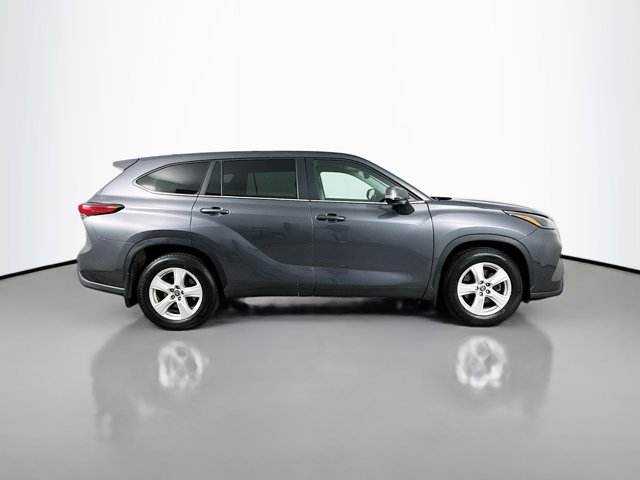 Vehicle image 4 of 32