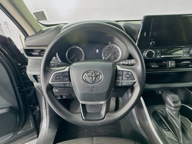 Vehicle image 21 of 32