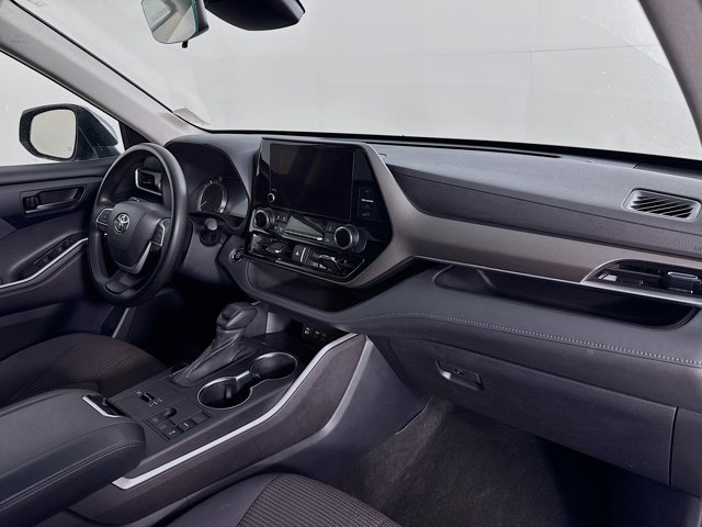 Vehicle image 18 of 32