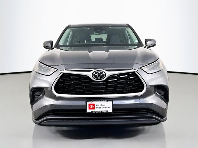 Vehicle image 2 of 32