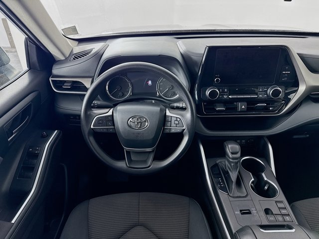 Vehicle image 20 of 32